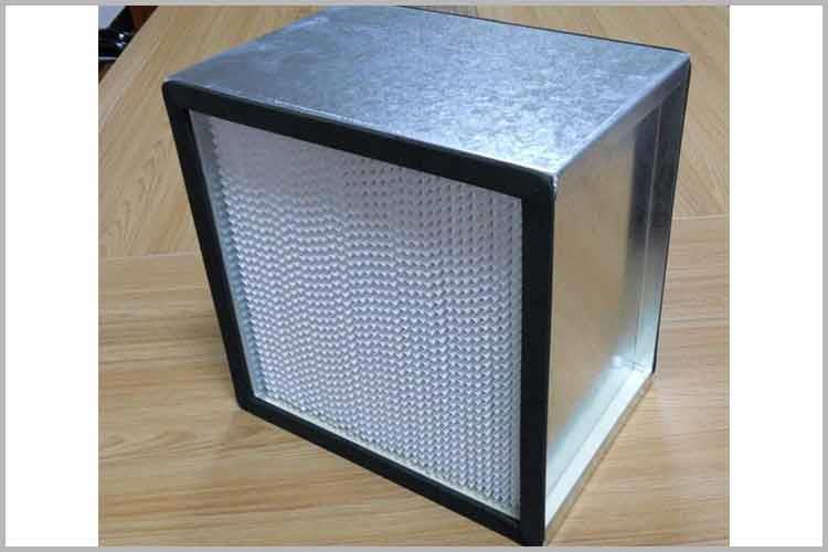 有隔板高效過(guò)濾器具有一定規(guī)格濾網(wǎng)的濾筒，其可保障雜質(zhì)被阻擋