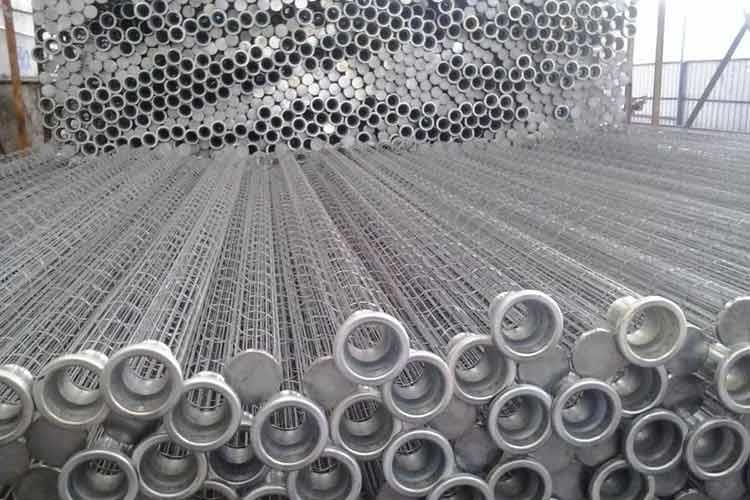 除塵器配件是應(yīng)用慣性碰撞原理和靜電吸附相結(jié)合的綜合機(jī)理，對(duì)煙塵進(jìn)行凈化的一種除塵設(shè)備配件