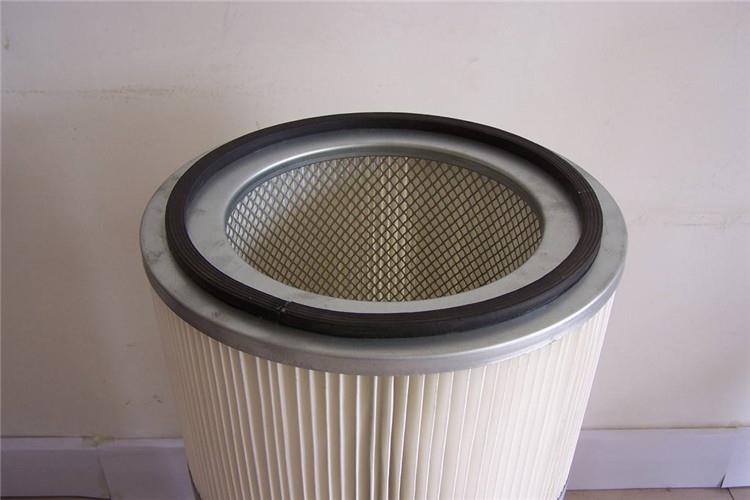 風機除塵濾筒主要是由風機，濾筒還有控制柜和箱體幾大部件組合而成的，其中利用風機將粉塵吸入箱體內