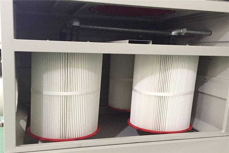 吸塵器除塵濾筒將濾料的接口由以前的膠粘接和工業縫紉機接口方式全部改為超聲波一體式焊接