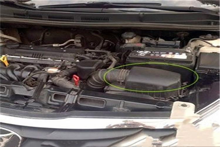 進氣管入口的位置，應(yīng)設(shè)在塵土較少、不進雨或雪、溫度低、無熱氣及廢氣的部位，并具有相應(yīng)措施