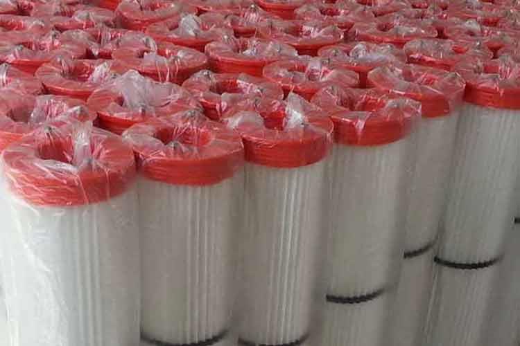 電廠除塵濾筒主要使用在一些機械生產當中，由于機器在生產過程中高速地運轉，同時內部的機械結構紋絲合縫