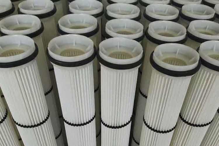 電廠除塵濾筒在使用過程當中應該滿足機器的空間要求，首先這是一個不大的設備，除塵濾筒廠家會根據機器設備的不同和預留的空間