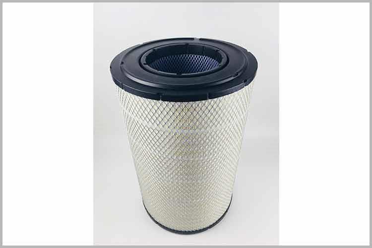 清潔高流量空氣濾清器濾芯時(shí)不能用水或油，以防止油水侵染濾芯，清洗后記得要檢查濾清器濾芯是否完好