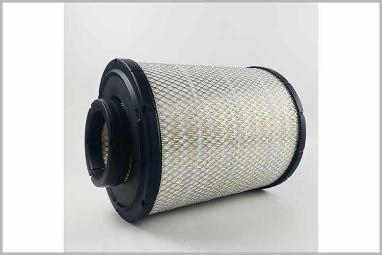 除塵過濾器廠商建議大家要定期的進行過濾網的清潔維護，對于能夠用清水洗凈的污漬就及時的進行清理，如果清水沖洗不掉