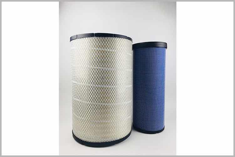 我們常見的就是用氣槍來吹，把這個臟東西吹掉，但是這個槍的壓力也是要注意的