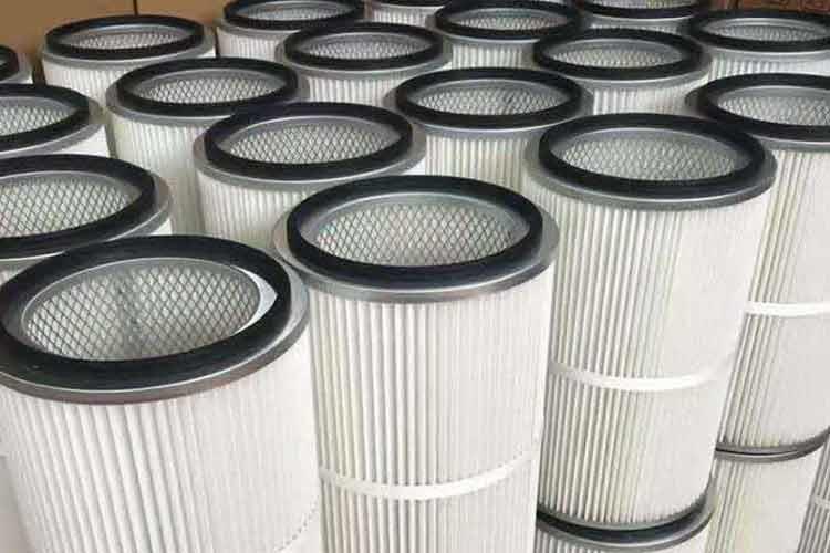 制定維護管理值班制度，值班人員要記錄運行情況，經(jīng)常檢查電控清灰裝置運轉是否正常，必要時調整清灰時間，以保障清灰效率