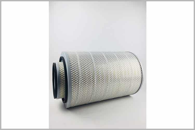 與正品康明斯空氣濾清器相比，劣質產品的濾紙往往折數較少，間隙大，硬度差，做工也都比較粗糙，形狀易扭曲松垮，高低厚薄不均勻