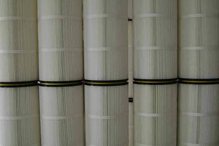  噴砂機(jī)除塵濾筒的安裝方式有三種：垂直、傾斜、水平安裝