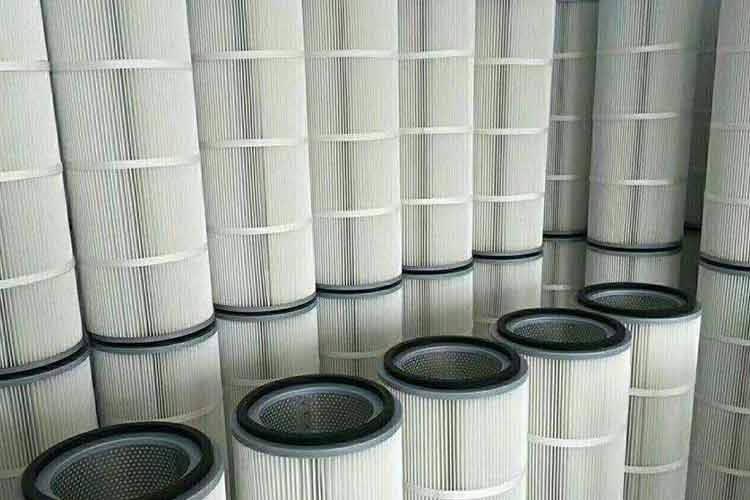 噴砂機(jī)除塵濾筒適于中小除塵系統(tǒng)非粘性、低濃度、粒粗粉塵除塵用，也適于一些老式袋除塵器的改造用