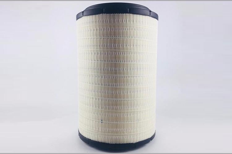 在安裝時，空氣濾清器與發(fā)動機(jī)進(jìn)氣管之間無論是采用法蘭、橡膠管聯(lián)接還是直接聯(lián)接