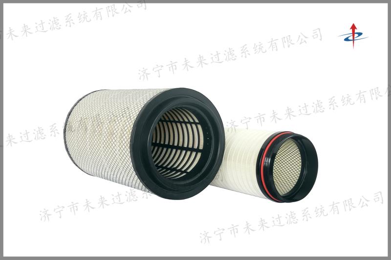 乘用車空氣濾清器的形狀有扁圓或橢圓及平板式，濾材料為濾紙或非織造布，濾芯端蓋有金屬或聚氨脂的，外殼材料為金屬或塑料